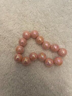 Pink stretch bracelet made of large pearlized beads